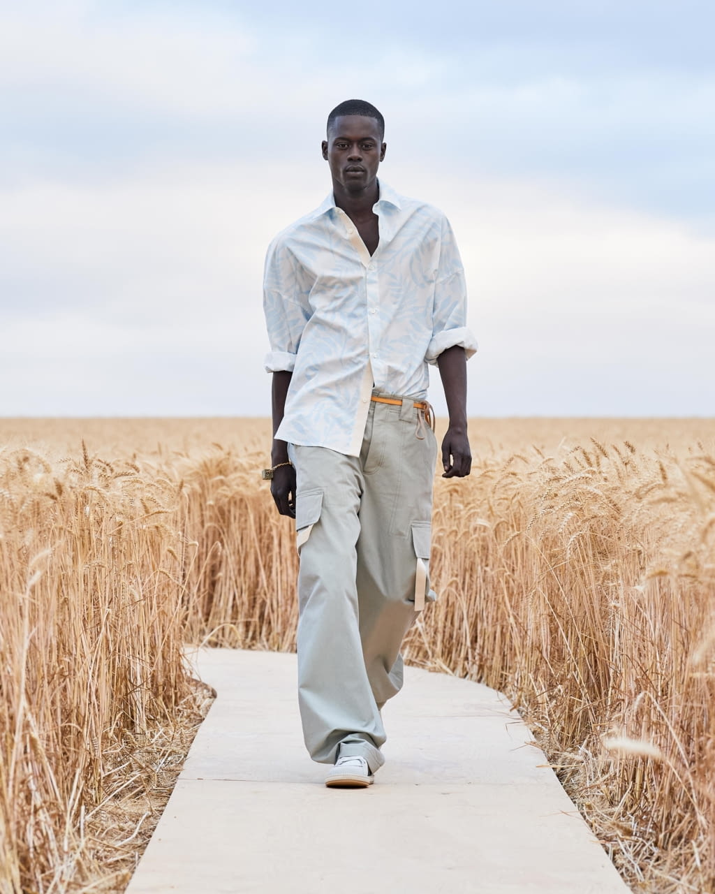 Fashion Week Paris Spring/Summer 2021 look 22 from the Jacquemus collection womenswear