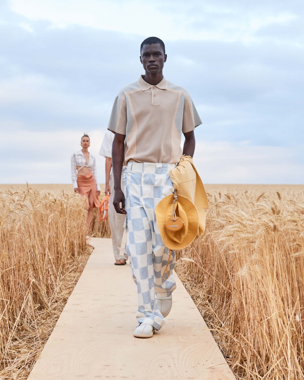 Fashion Week Paris Spring/Summer 2021 look 28 from the Jacquemus collection womenswear
