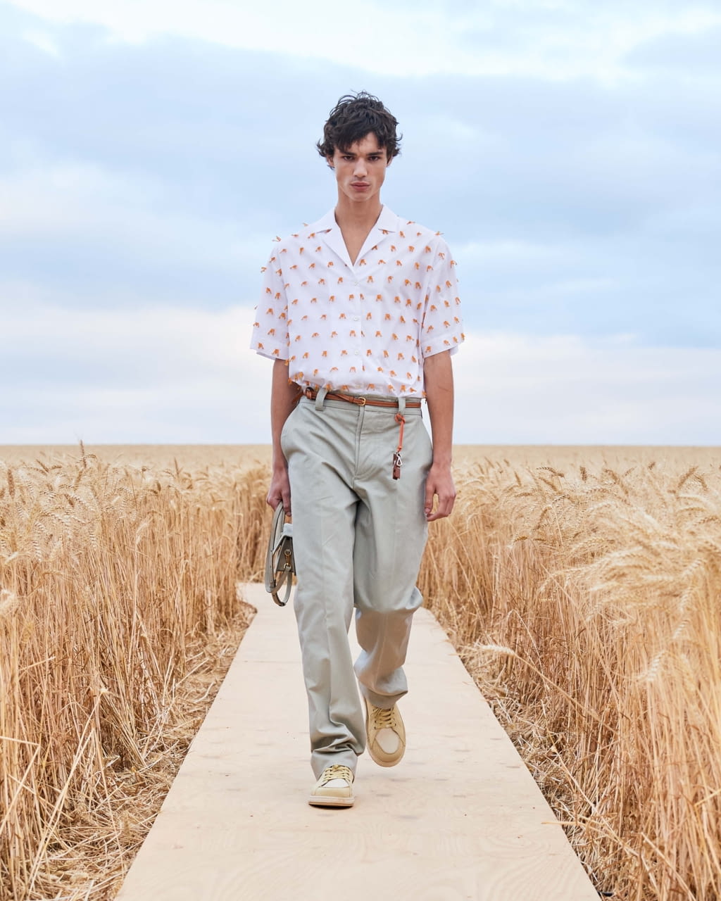 Fashion Week Paris Spring/Summer 2021 look 31 from the Jacquemus collection womenswear