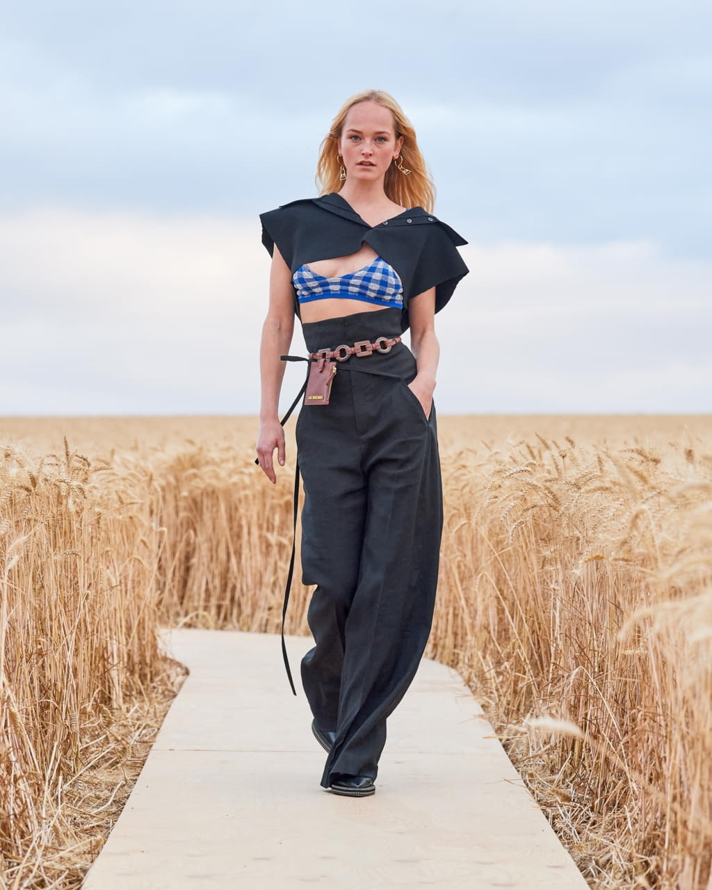 Fashion Week Paris Spring/Summer 2021 look 38 from the Jacquemus collection womenswear
