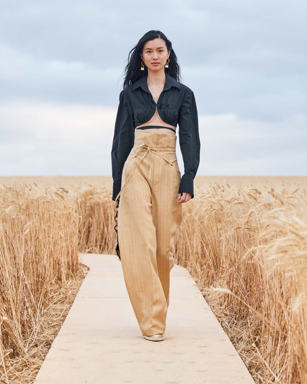 Fashion Week Paris Spring/Summer 2021 look 41 from the Jacquemus collection womenswear