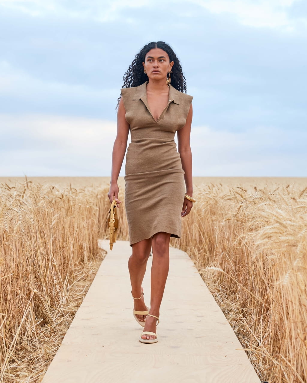 Fashion Week Paris Spring/Summer 2021 look 45 from the Jacquemus collection womenswear