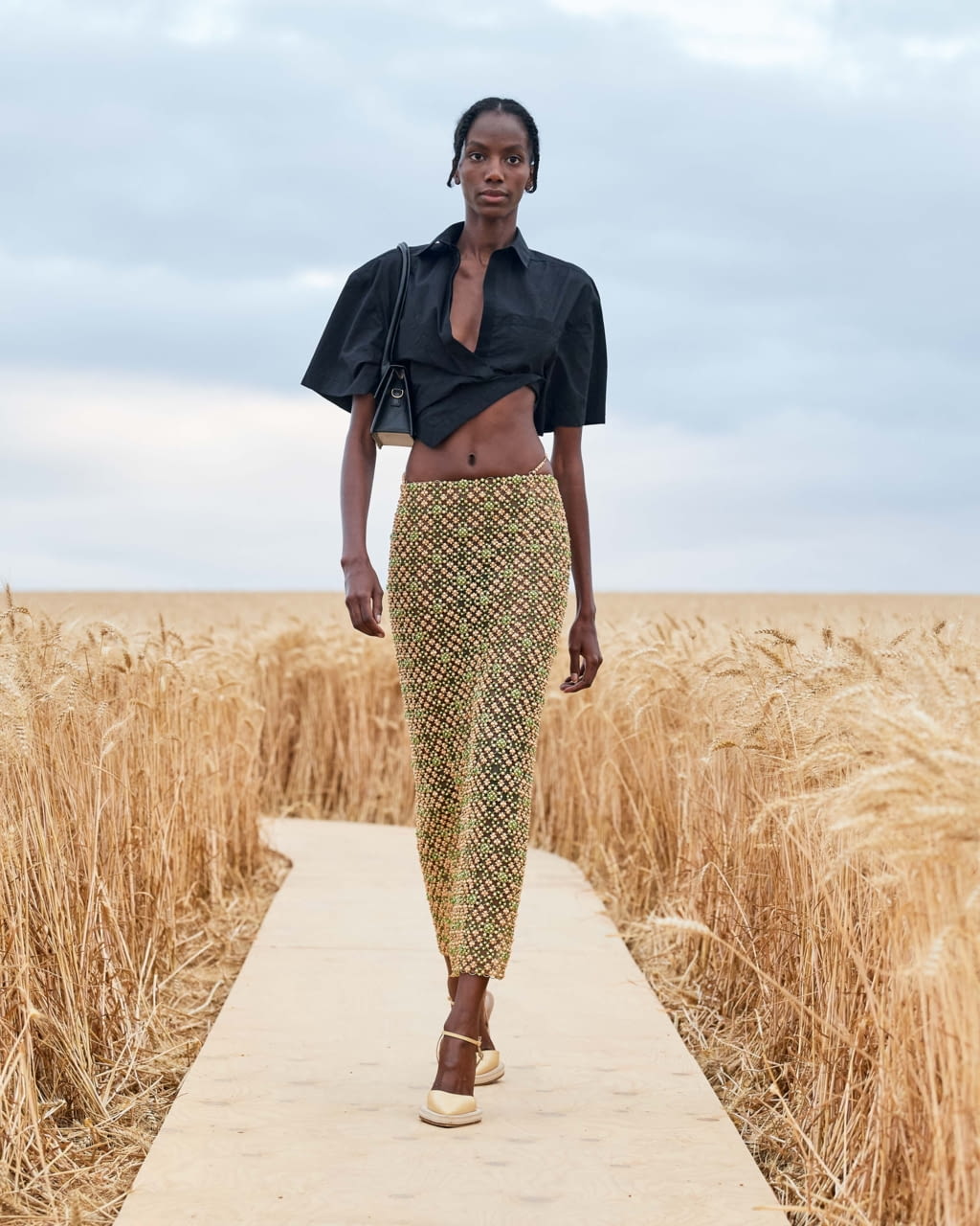 Fashion Week Paris Spring/Summer 2021 look 48 from the Jacquemus collection womenswear