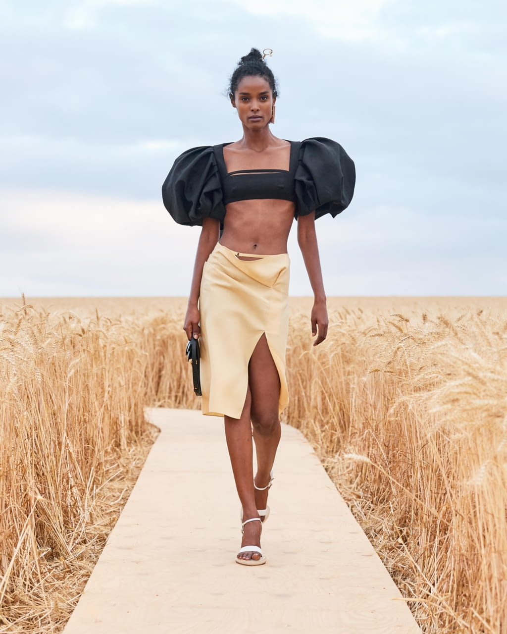 Fashion Week Paris Spring/Summer 2021 look 49 from the Jacquemus collection womenswear