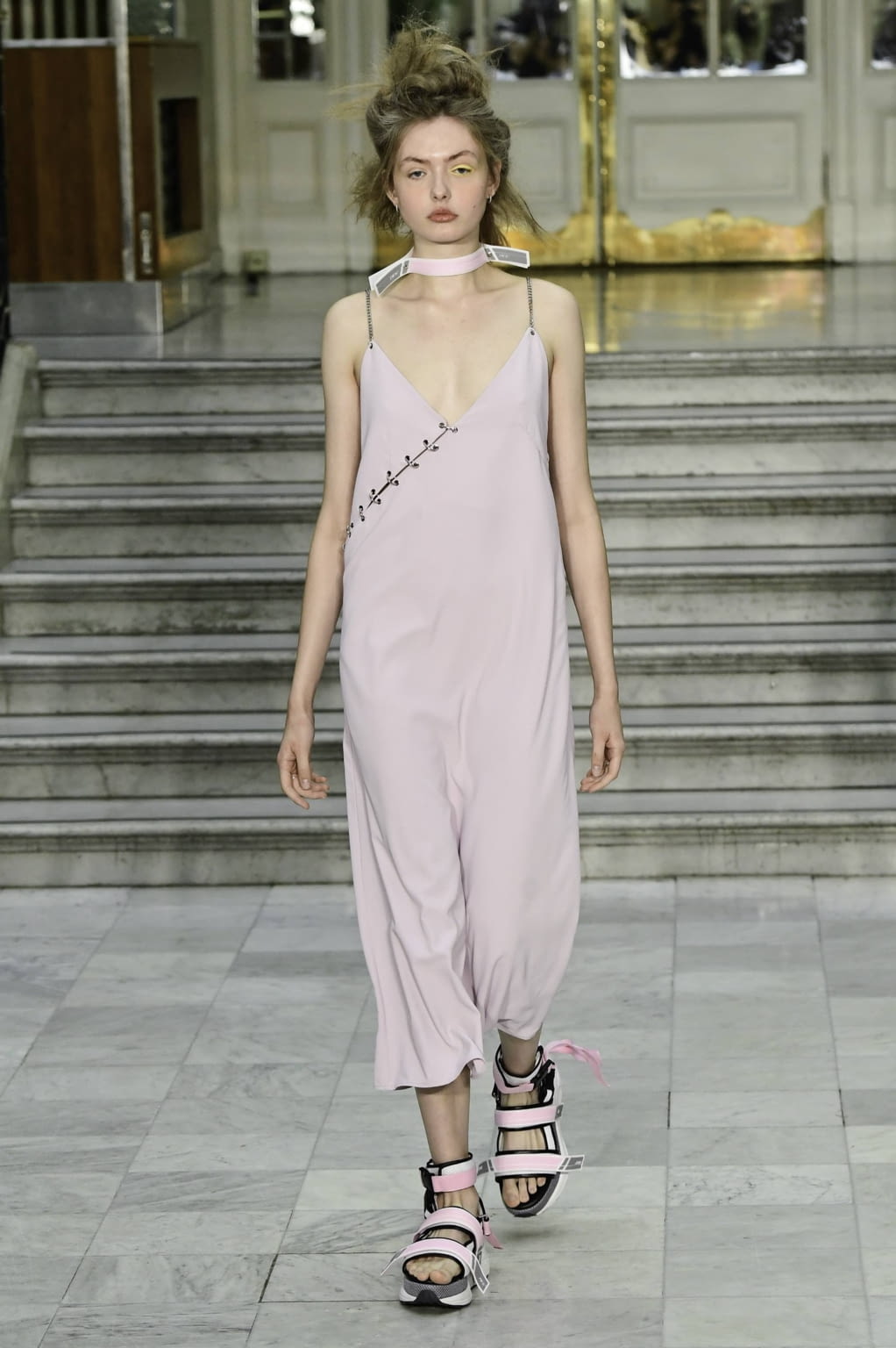Fashion Week London Spring/Summer 2020 look 11 from the Jamie Wei Huang collection 女装