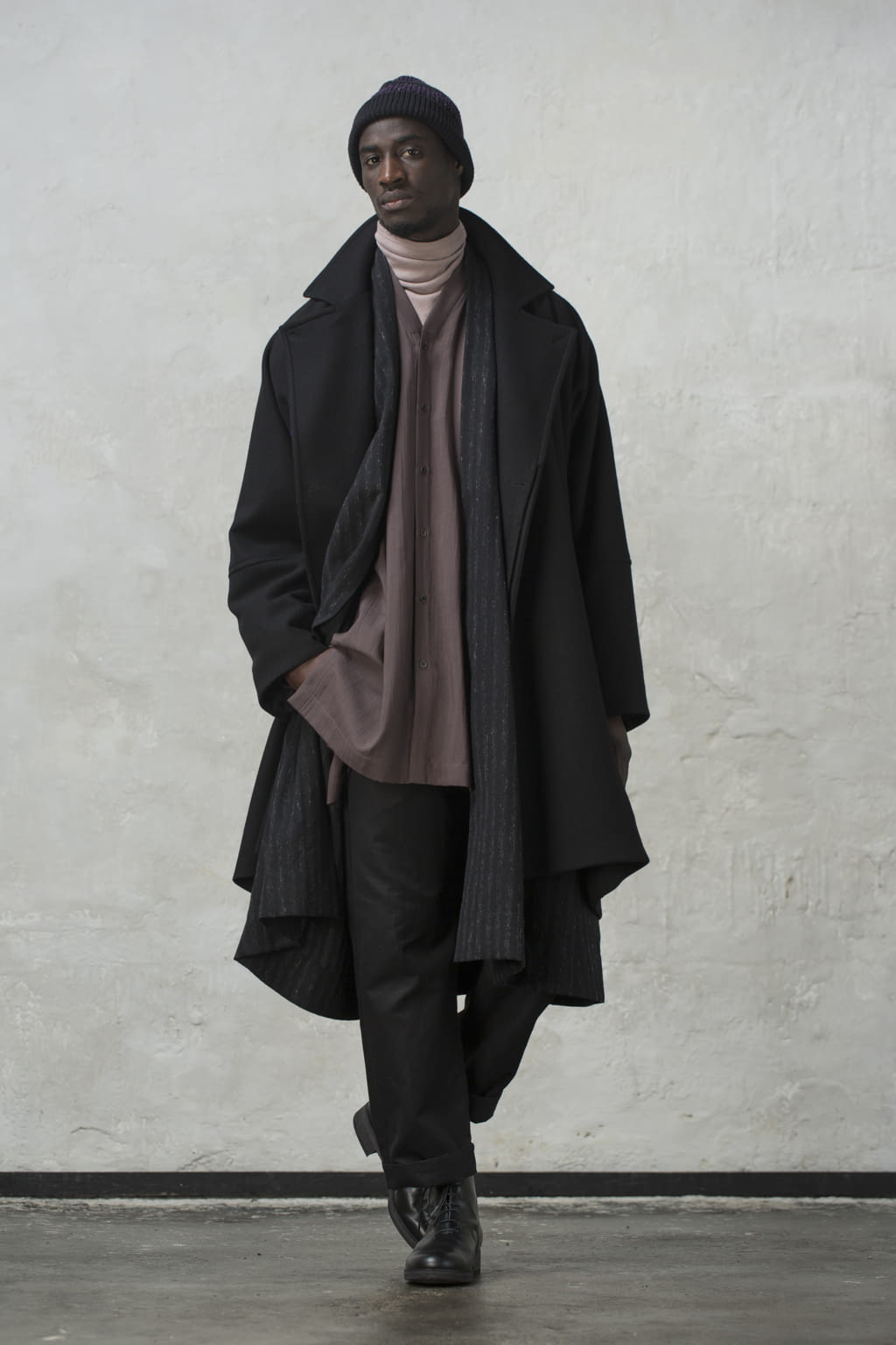 Fashion Week Paris Fall/Winter 2022 look 24 from the Jan-Jan Van Essche collection menswear