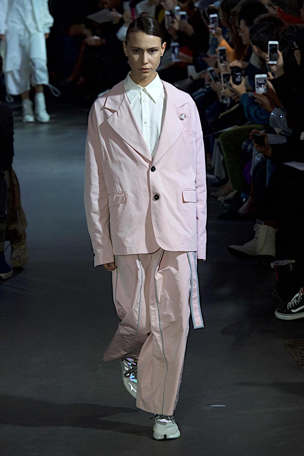 Fashion Week Paris Spring/Summer 2020 look 16 from the JAREL ZHANG collection 女装