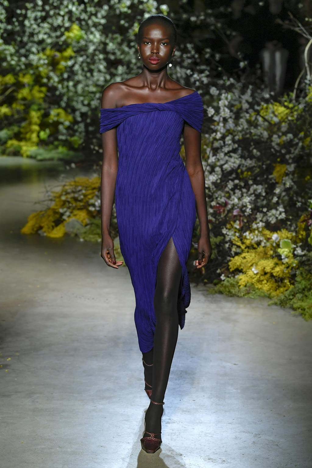 Fashion Week New York Fall/Winter 2020 look 13 from the Jason Wu collection 女装