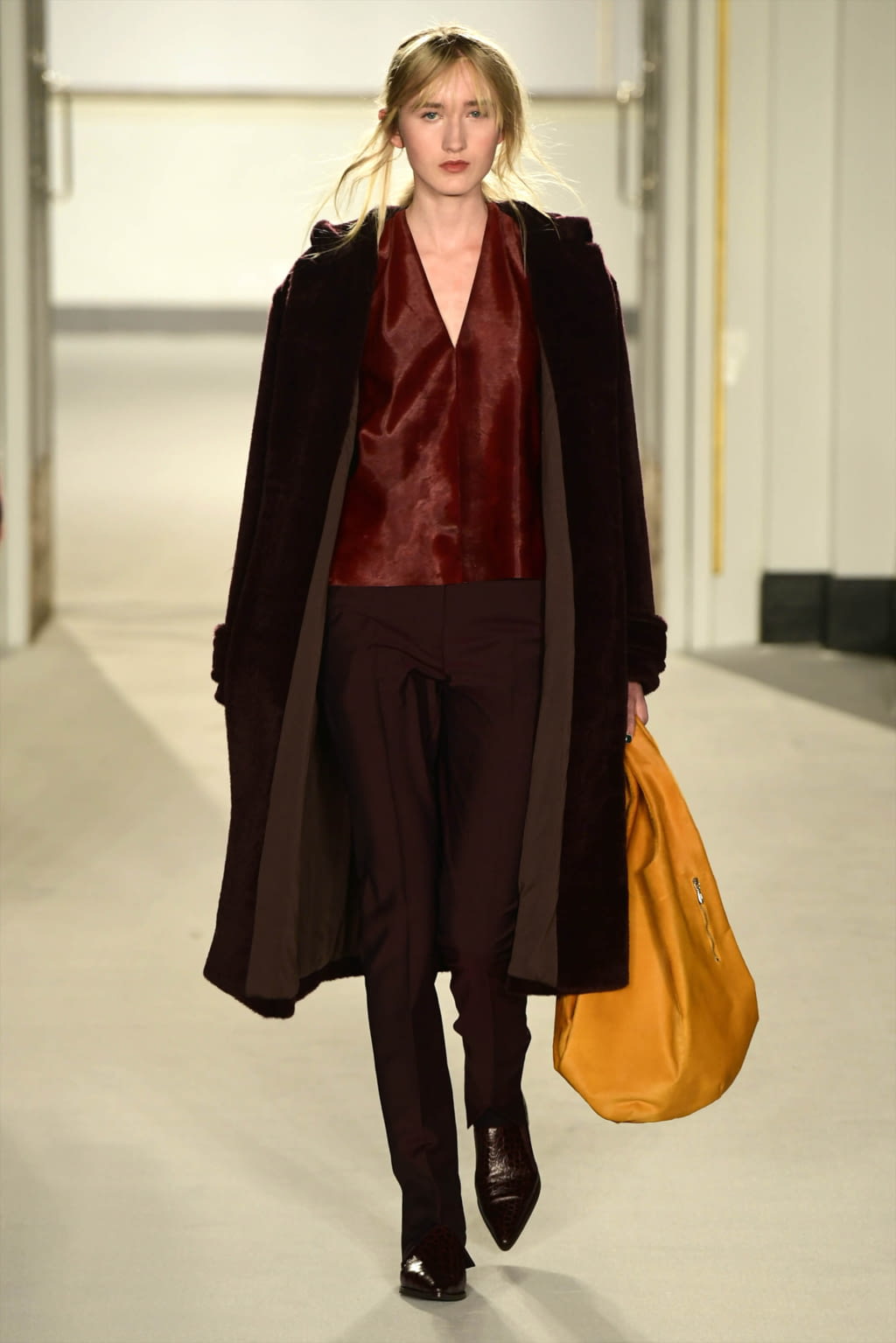Fashion Week London Fall/Winter 2017 look 15 from the Jasper Conran collection 女装