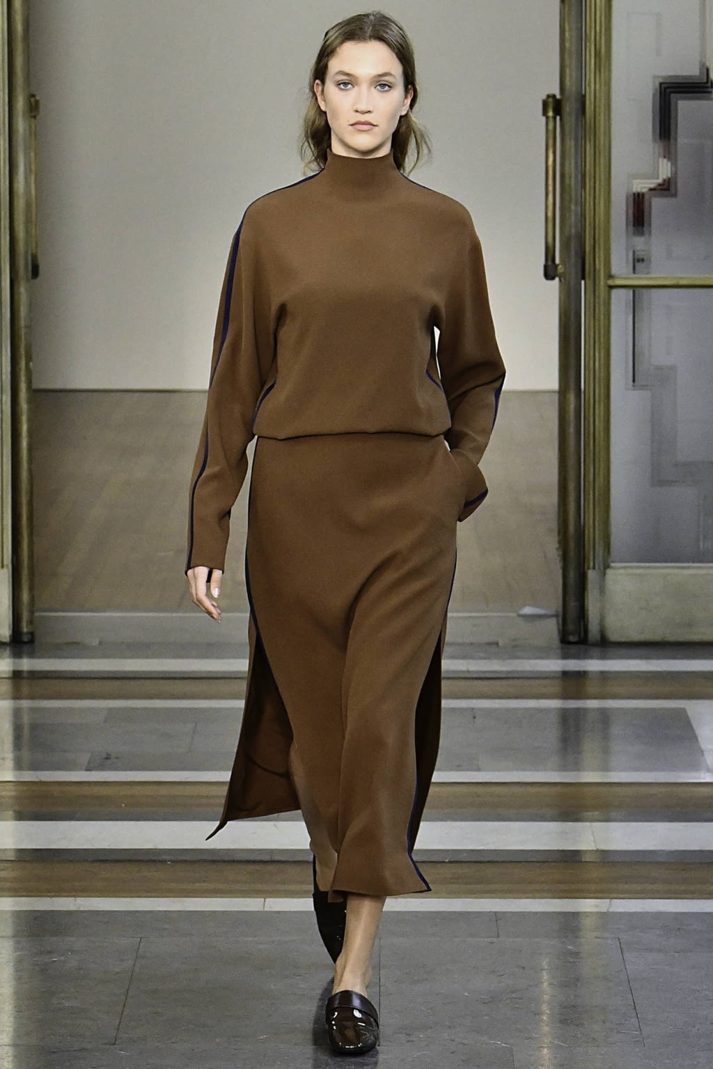 Fashion Week London Fall/Winter 2019 look 6 from the Jasper Conran collection 女装