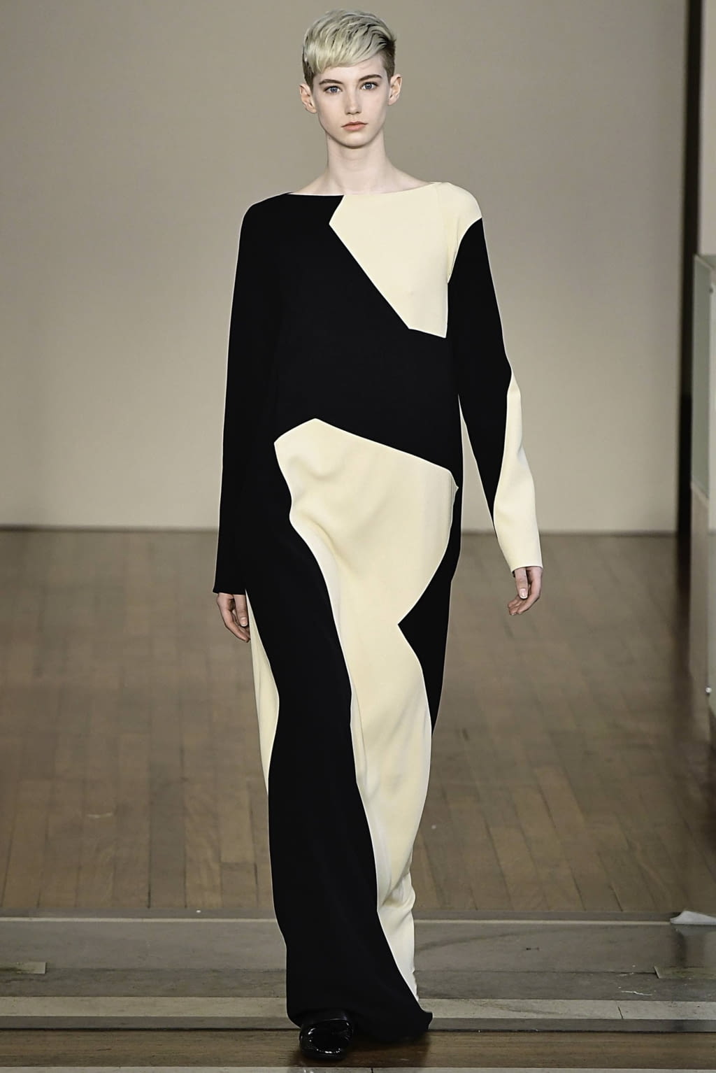 Fashion Week London Fall/Winter 2019 look 18 from the Jasper Conran collection 女装