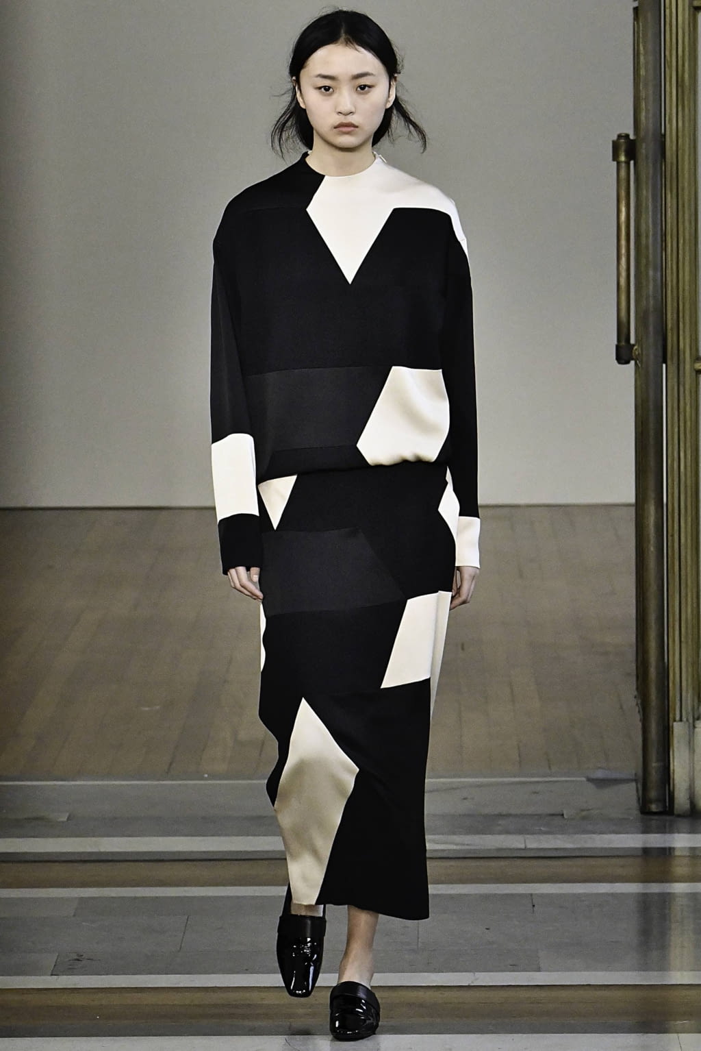 Fashion Week London Fall/Winter 2019 look 20 from the Jasper Conran collection 女装