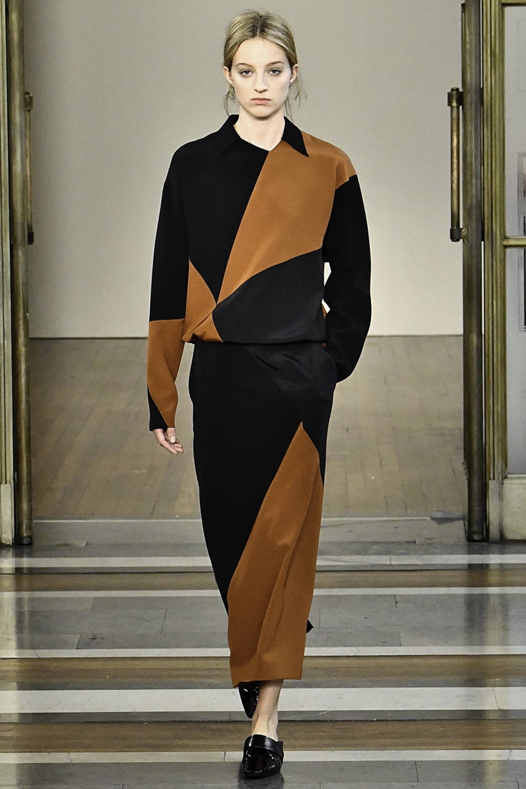 Fashion Week London Fall/Winter 2019 look 23 from the Jasper Conran collection 女装