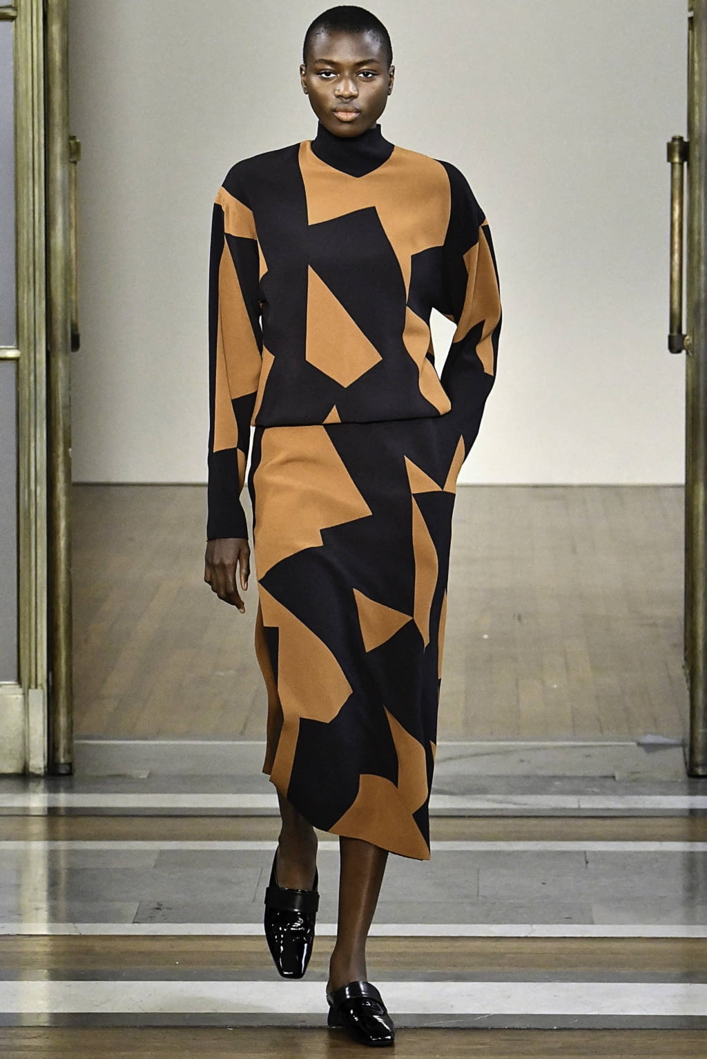 Fashion Week London Fall/Winter 2019 look 24 from the Jasper Conran collection 女装