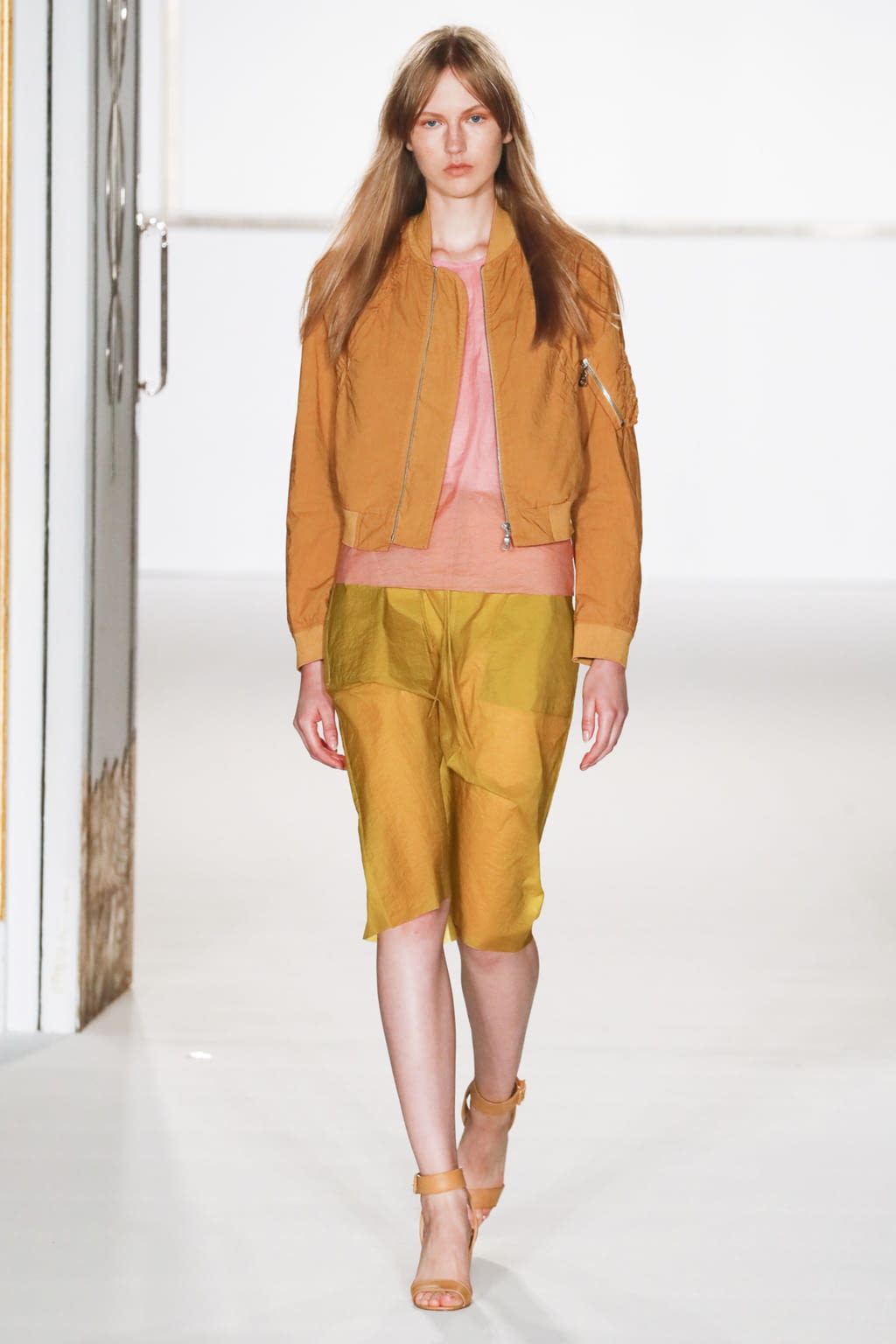 Fashion Week London Spring/Summer 2018 look 2 from the Jasper Conran collection 女装