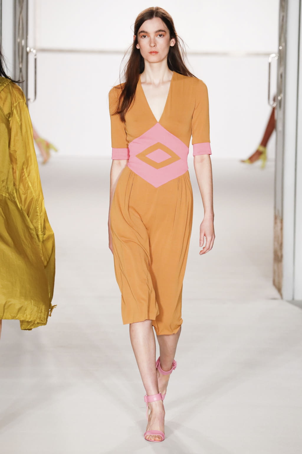 Fashion Week London Spring/Summer 2018 look 10 from the Jasper Conran collection 女装