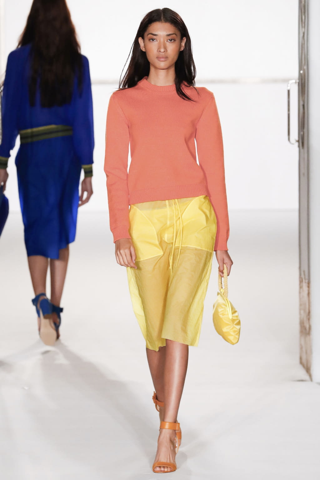 Fashion Week London Spring/Summer 2018 look 32 from the Jasper Conran collection 女装