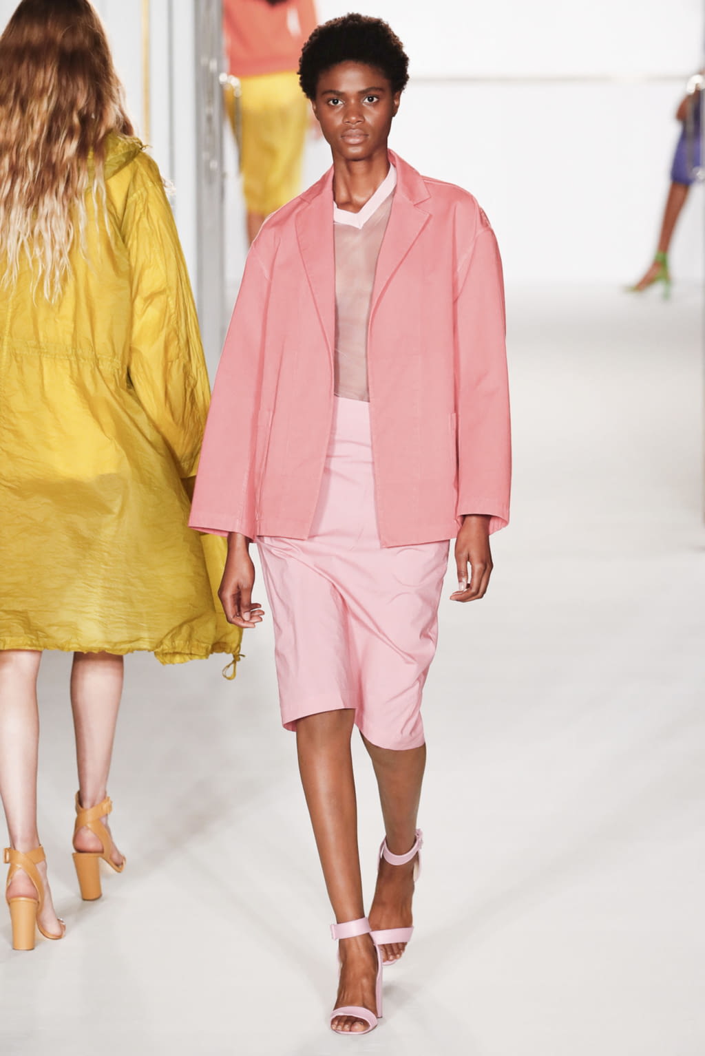 Fashion Week London Spring/Summer 2018 look 34 from the Jasper Conran collection 女装
