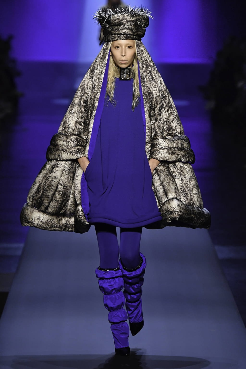 Fashion Week Paris Fall/Winter 2019 look 1 de la collection Jean Paul Gaultier couture