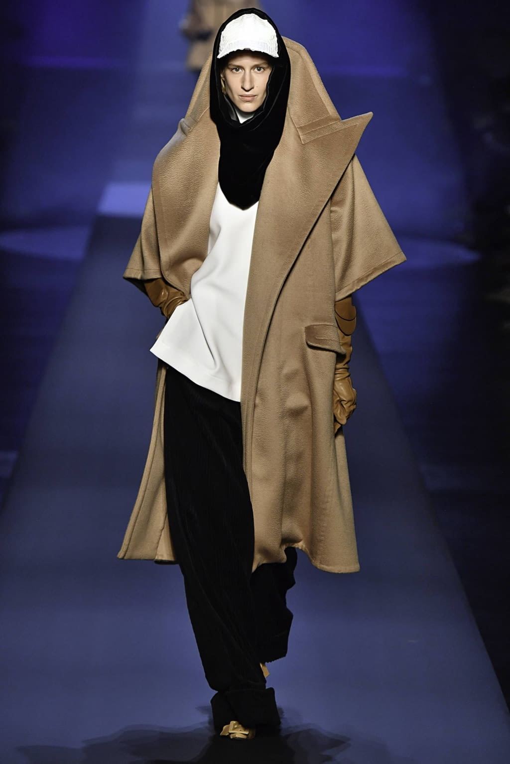 Fashion Week Paris Fall/Winter 2019 look 5 de la collection Jean Paul Gaultier couture