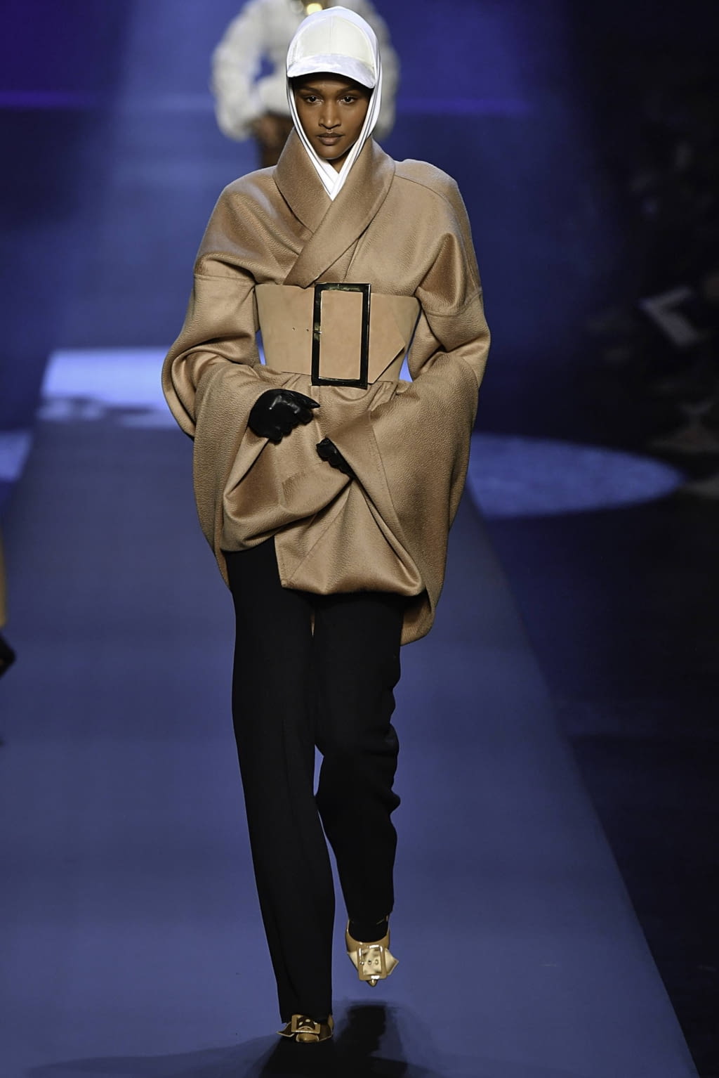 Fashion Week Paris Fall/Winter 2019 look 6 de la collection Jean Paul Gaultier couture