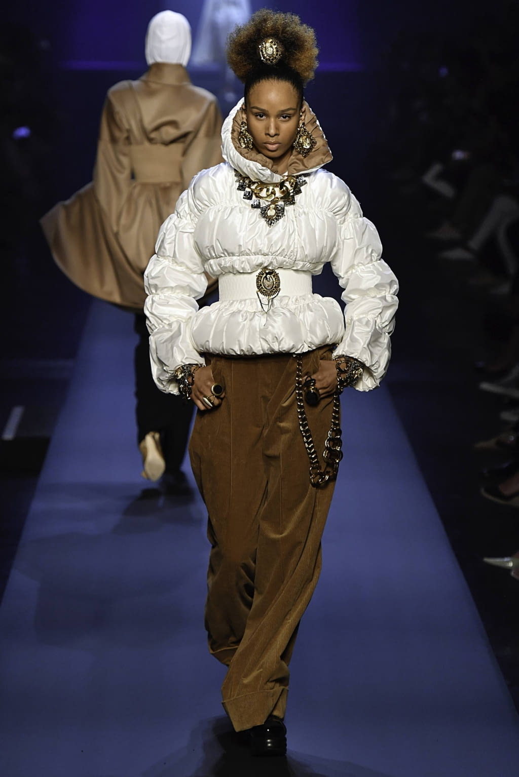 Fashion Week Paris Fall/Winter 2019 look 7 de la collection Jean Paul Gaultier couture
