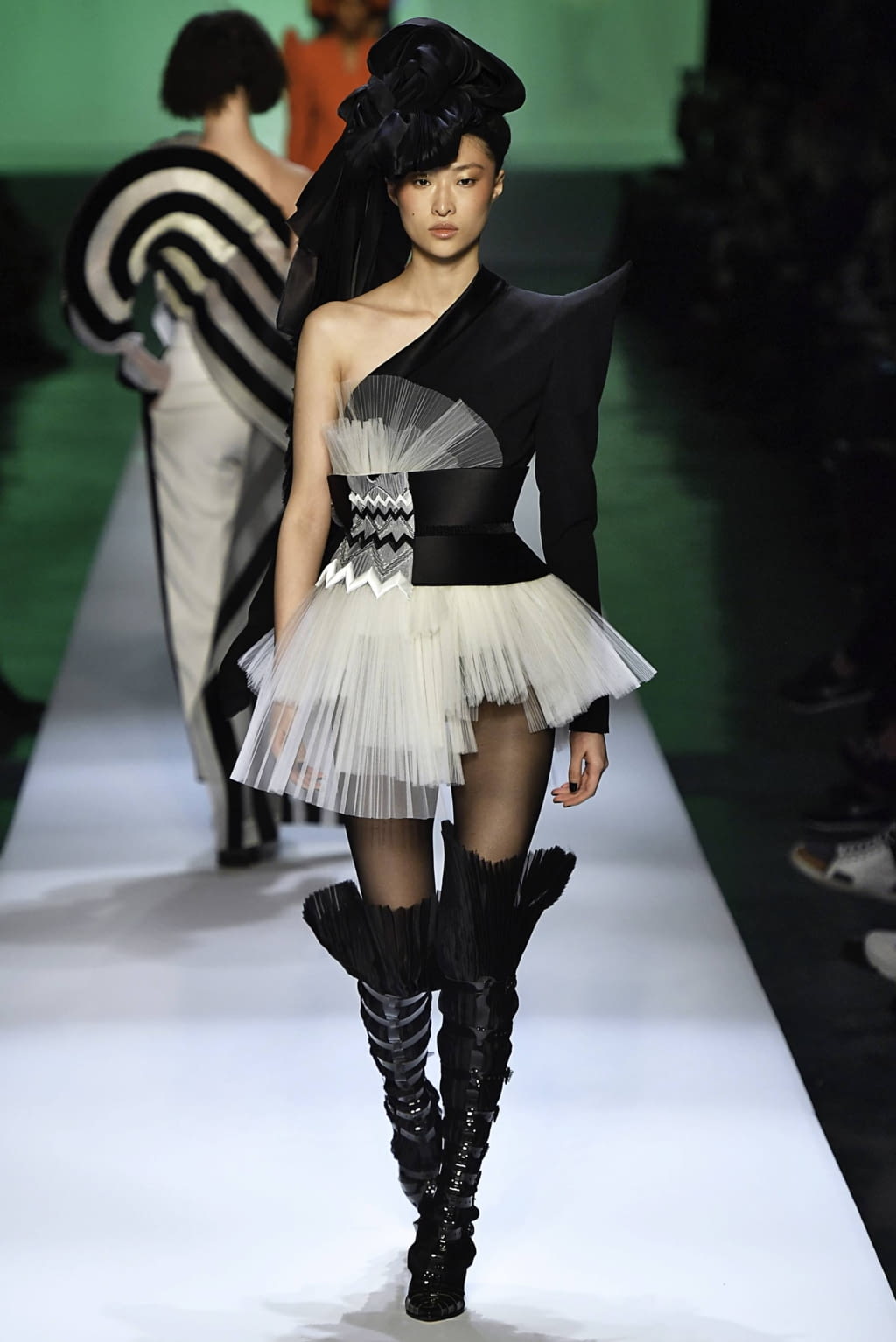 Fashion Week Paris Spring/Summer 2019 look 19 de la collection Jean Paul Gaultier couture