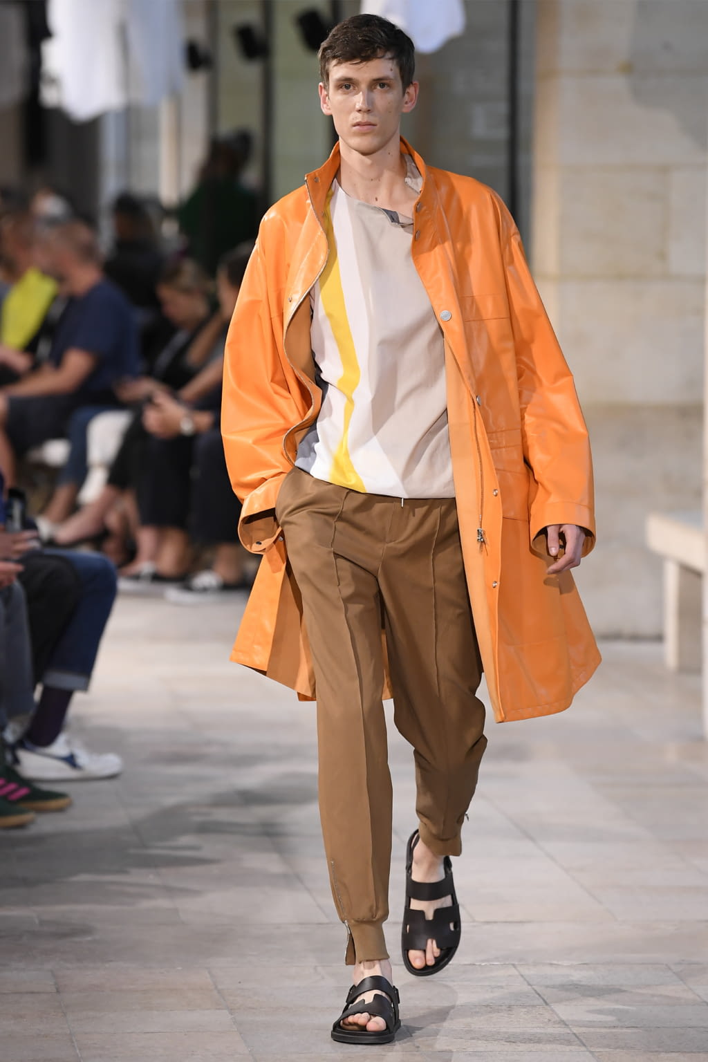 Fashion Week Paris Spring/Summer 2019 look 19 from the Hermès collection 男装