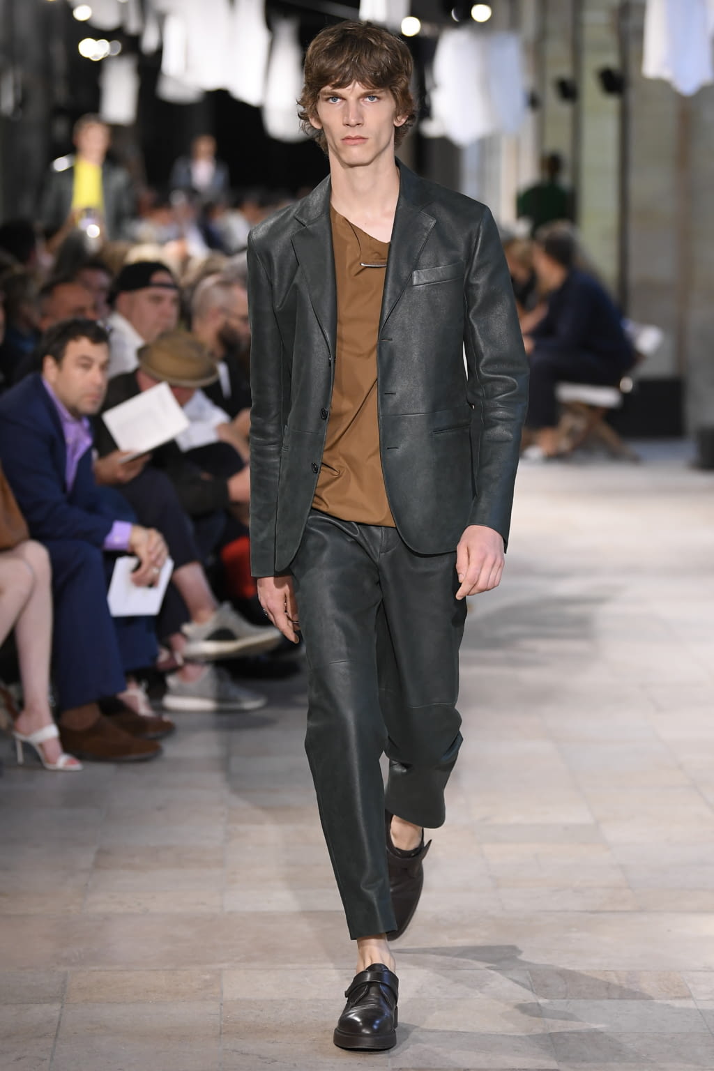 Fashion Week Paris Spring/Summer 2019 look 2 from the Hermès collection menswear