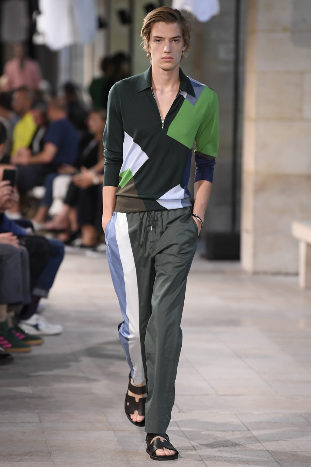 Fashion Week Paris Spring/Summer 2019 look 30 from the Hermès collection 男装
