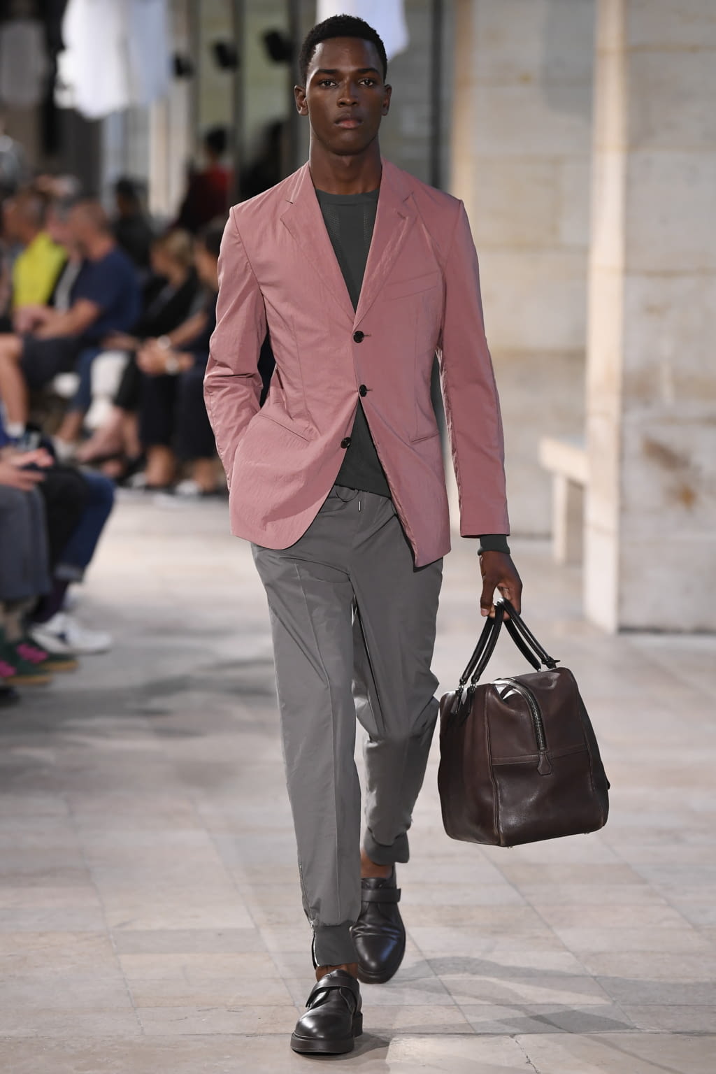 Fashion Week Paris Spring/Summer 2019 look 31 from the Hermès collection 男装
