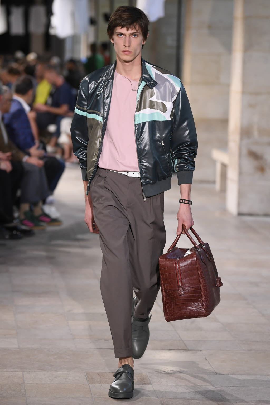 Fashion Week Paris Spring/Summer 2019 look 37 from the Hermès collection 男装