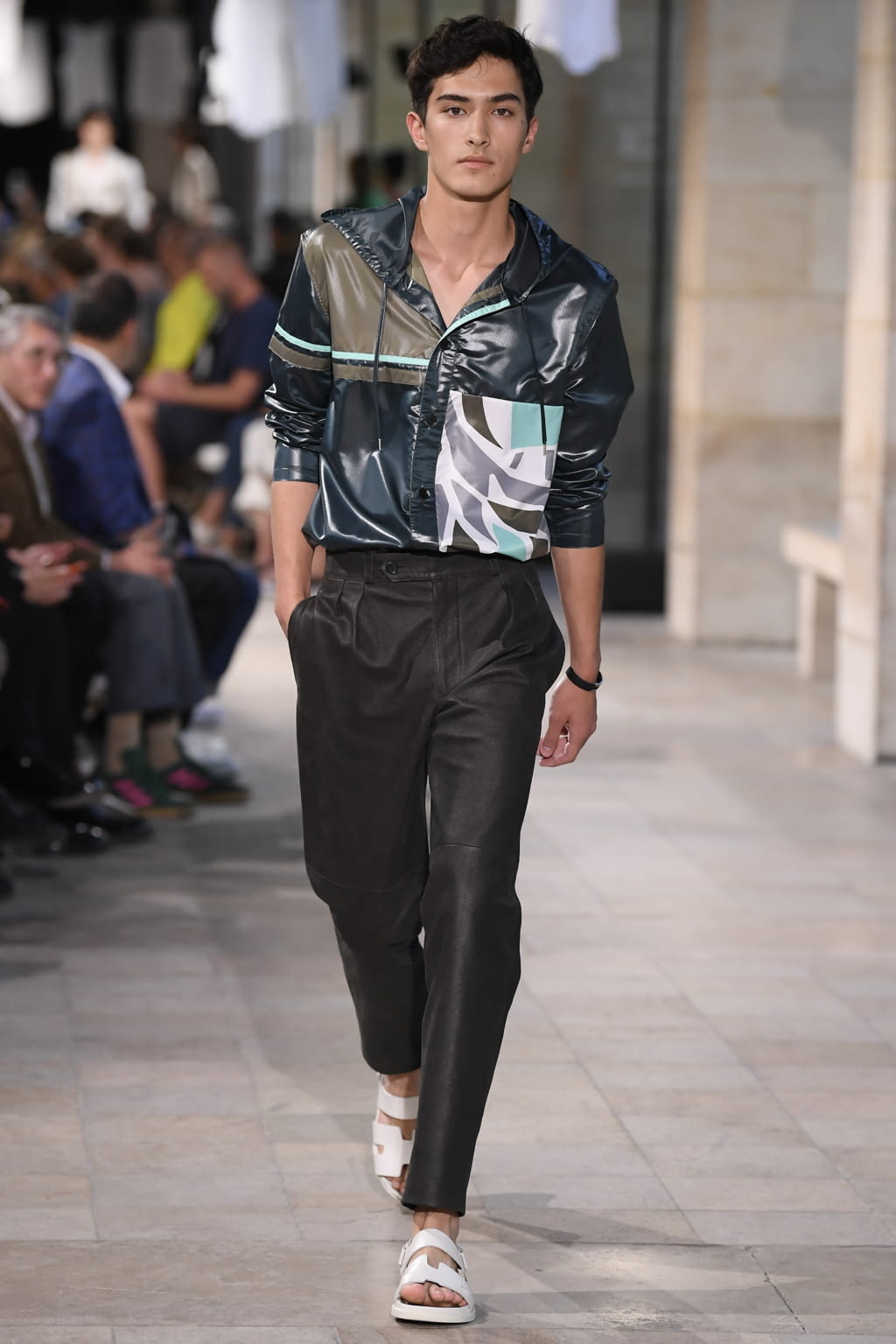 Fashion Week Paris Spring/Summer 2019 look 38 from the Hermès collection 男装