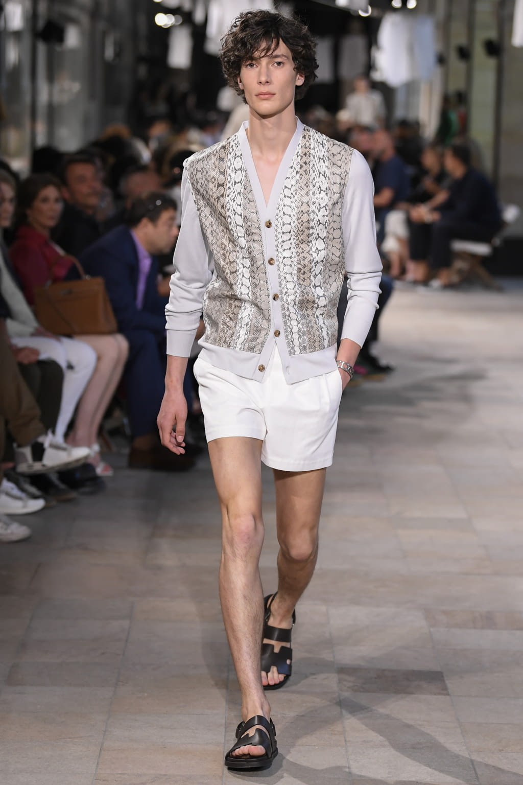 Fashion Week Paris Spring/Summer 2019 look 39 from the Hermès collection 男装