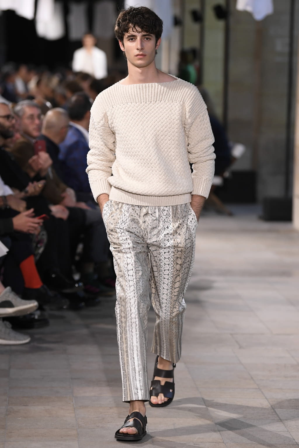 Fashion Week Paris Spring/Summer 2019 look 40 from the Hermès collection 男装