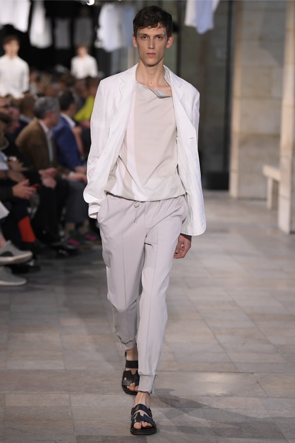 Fashion Week Paris Spring/Summer 2019 look 42 from the Hermès collection 男装
