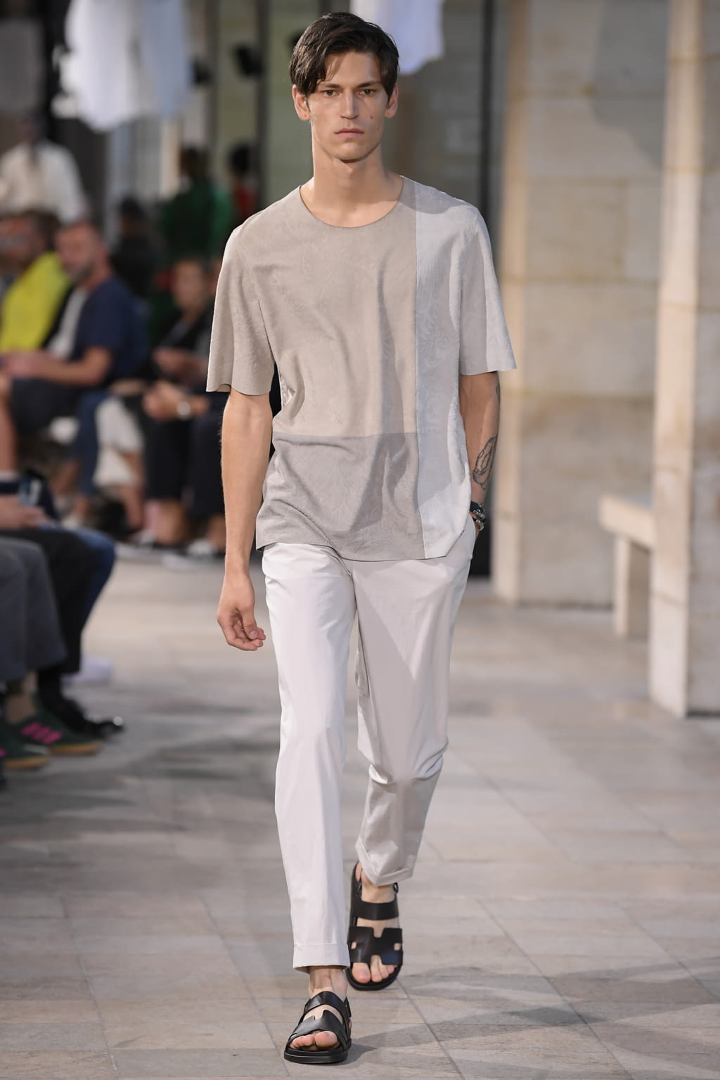 Fashion Week Paris Spring/Summer 2019 look 46 from the Hermès collection 男装