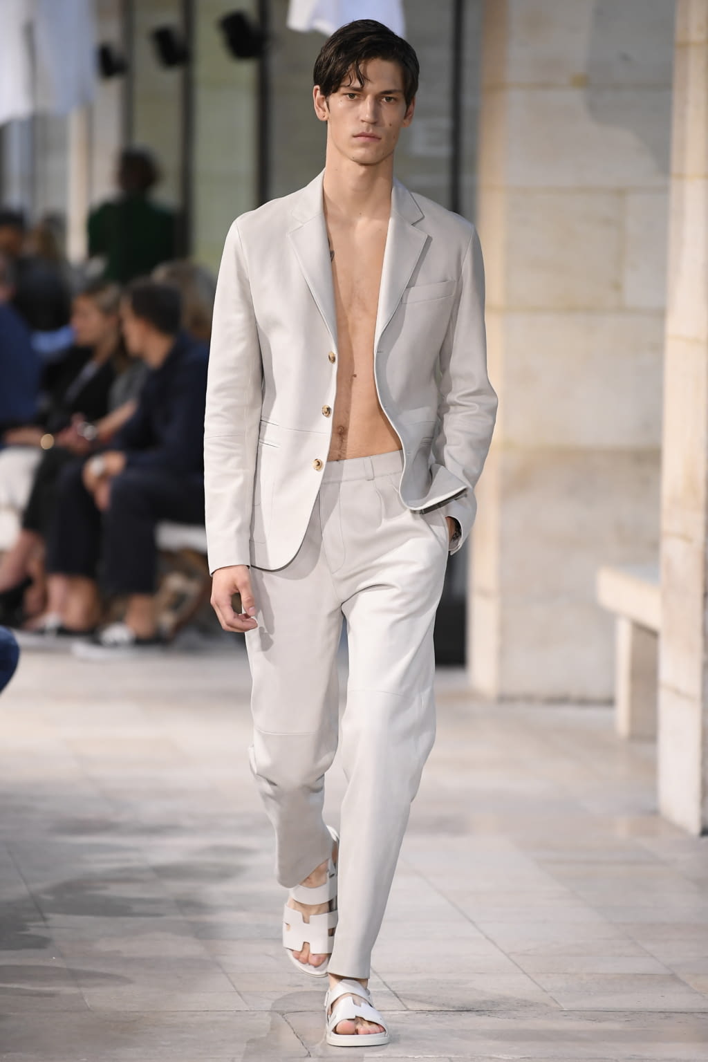 Fashion Week Paris Spring/Summer 2019 look 9 from the Hermès collection menswear