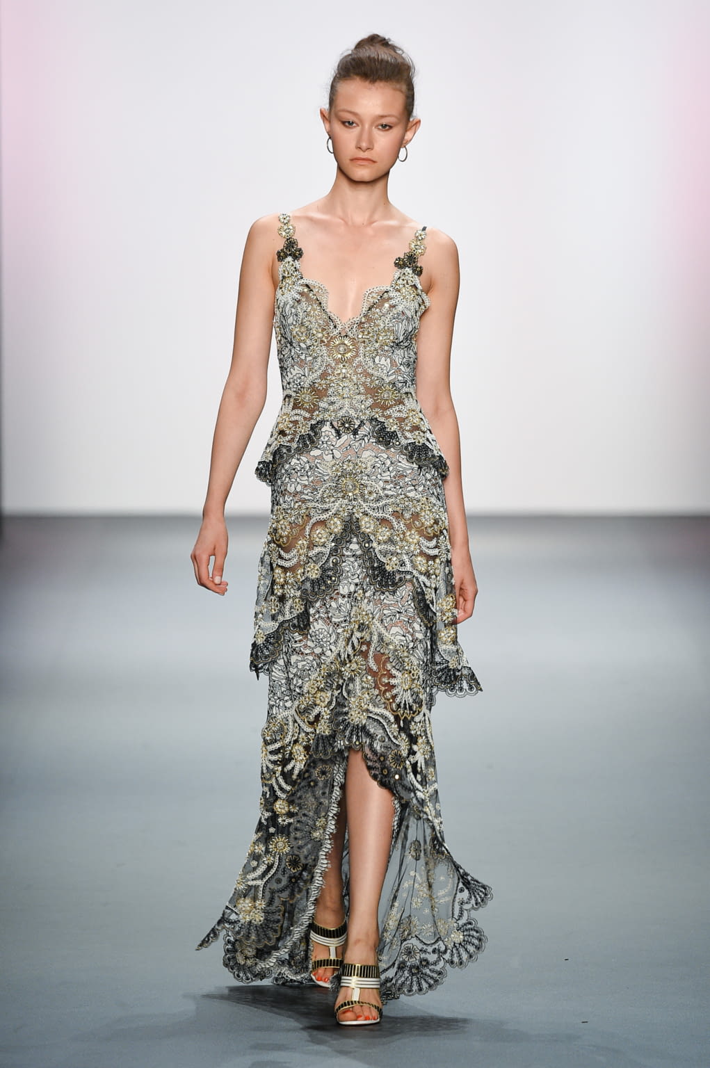 Fashion Week New York Spring/Summer 2017 look 13 from the Jenny Packham collection womenswear
