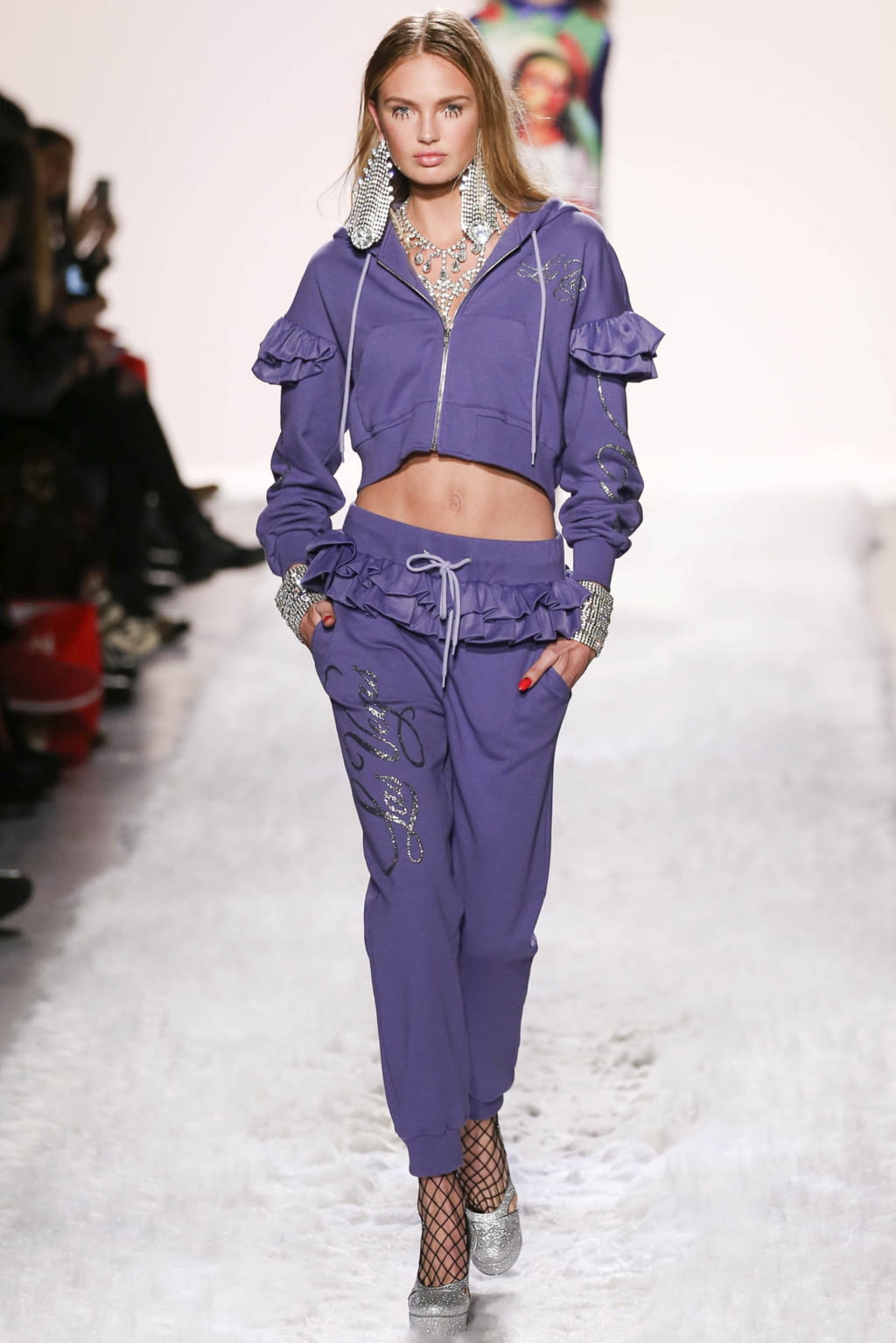 Fashion Week New York Fall/Winter 2017 look 30 from the Jeremy Scott collection 女装
