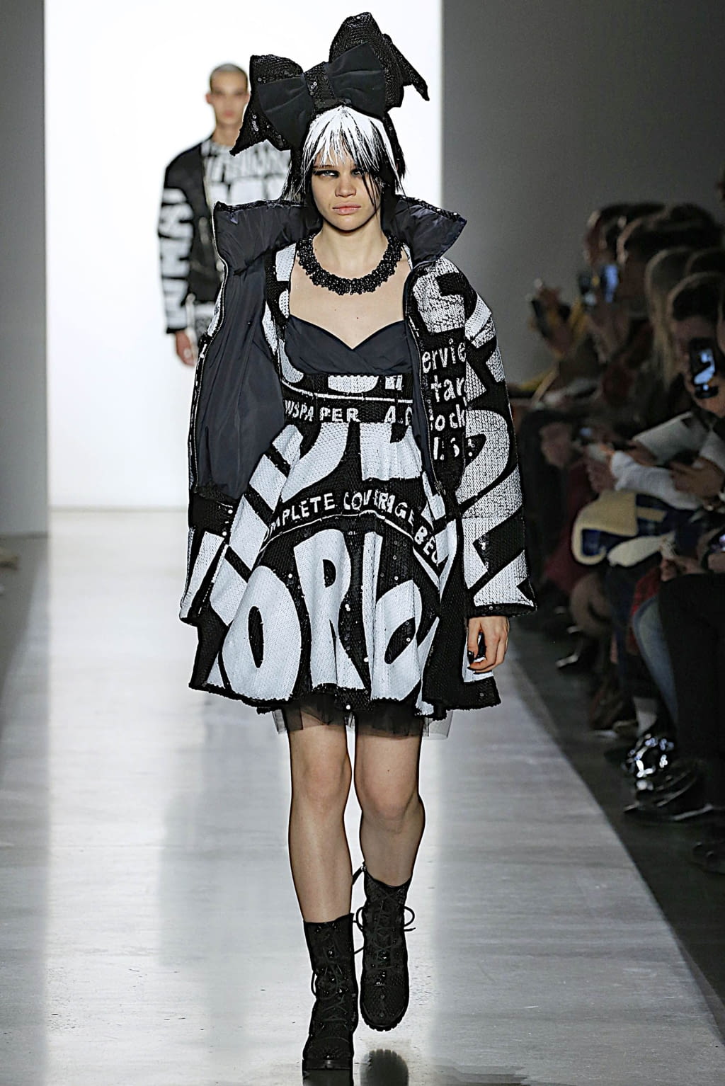Fashion Week New York Fall/Winter 2019 look 34 from the Jeremy Scott collection 女装