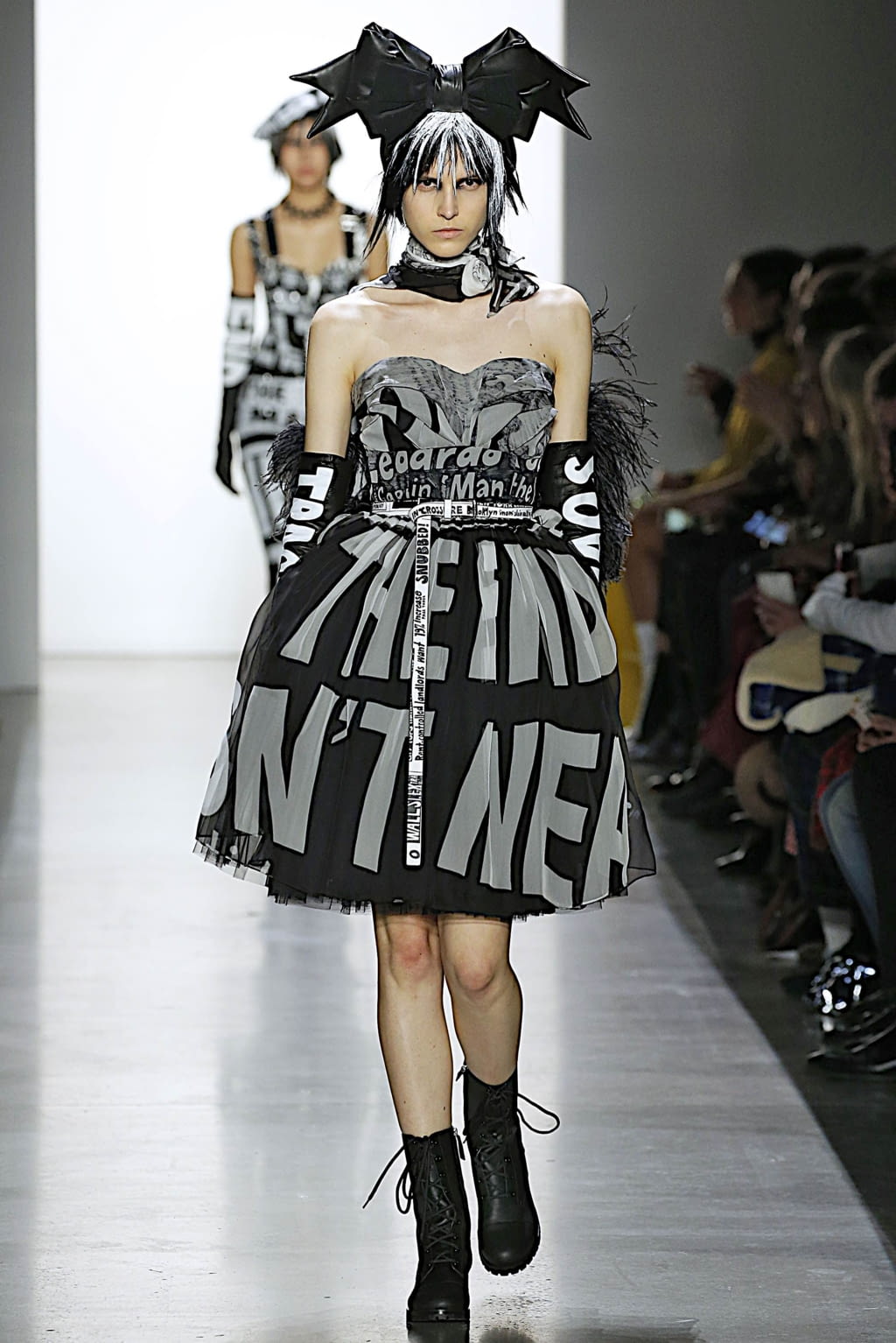Fashion Week New York Fall/Winter 2019 look 38 from the Jeremy Scott collection 女装