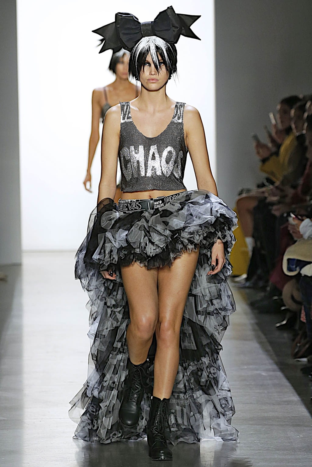 Fashion Week New York Fall/Winter 2019 look 43 from the Jeremy Scott collection 女装