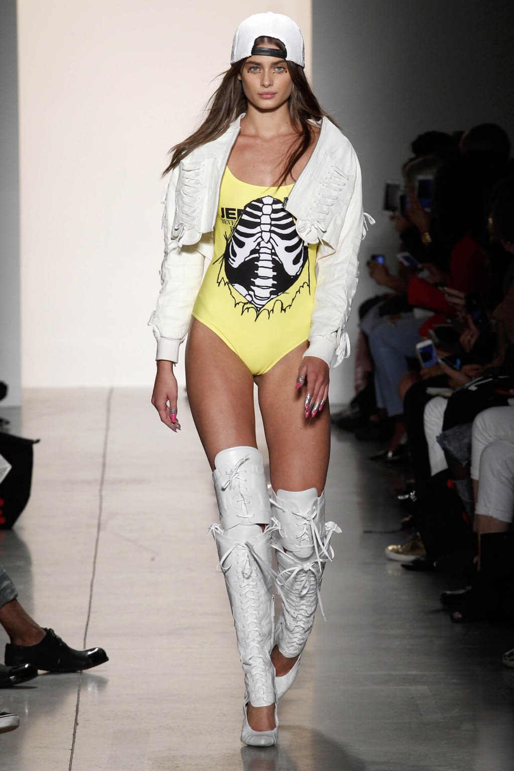 Fashion Week New York Spring/Summer 2018 look 14 from the Jeremy Scott collection womenswear