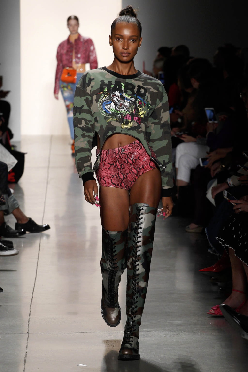 Fashion Week New York Spring/Summer 2018 look 15 from the Jeremy Scott collection 女装