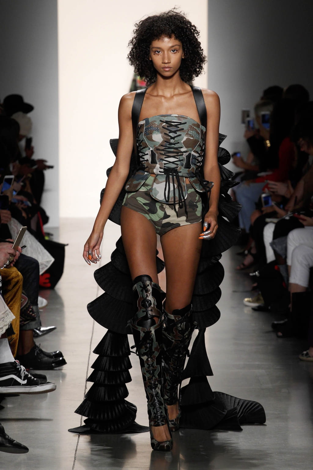 Fashion Week New York Spring/Summer 2018 look 17 from the Jeremy Scott collection womenswear