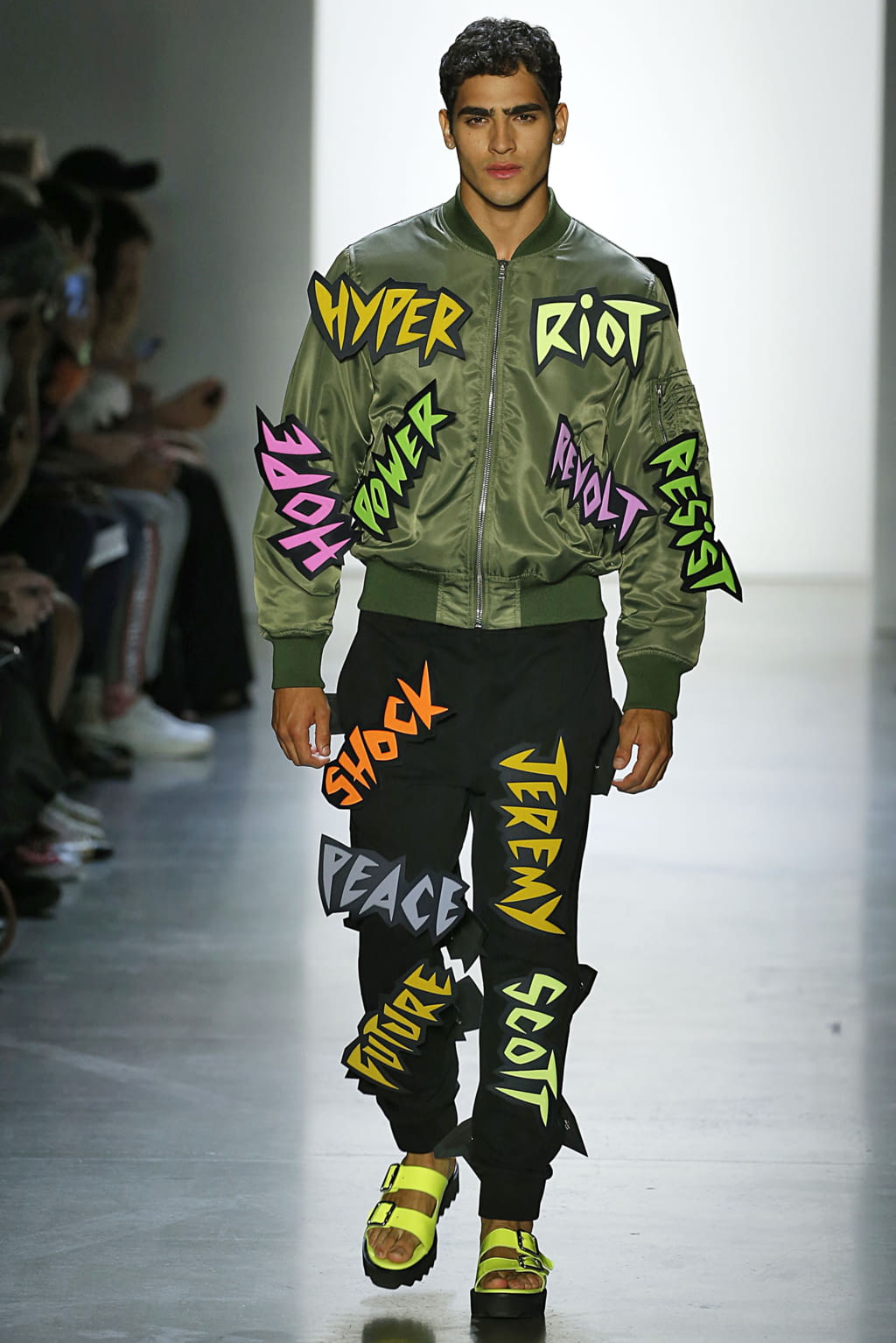 Fashion Week New York Spring/Summer 2019 look 12 from the Jeremy Scott collection 女装
