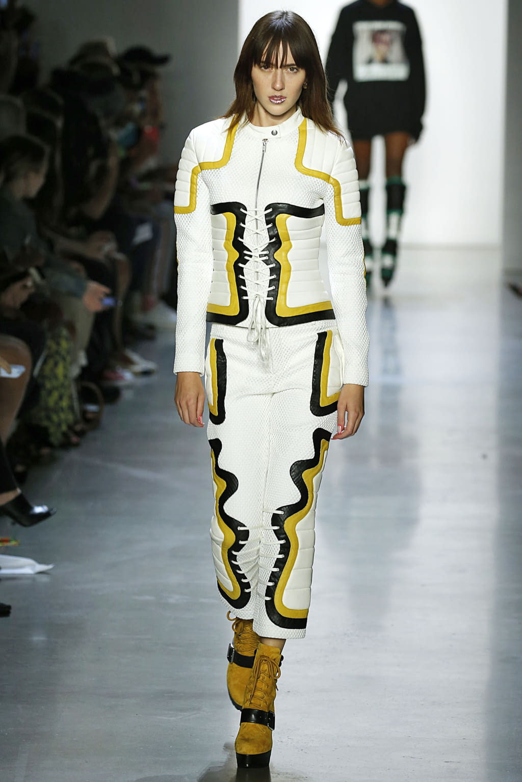 Fashion Week New York Spring/Summer 2019 look 28 from the Jeremy Scott collection 女装