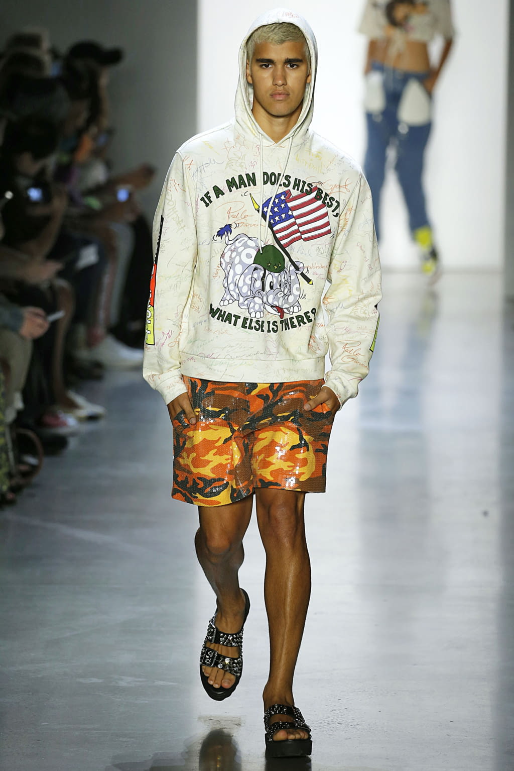 Fashion Week New York Spring/Summer 2019 look 35 from the Jeremy Scott collection 女装