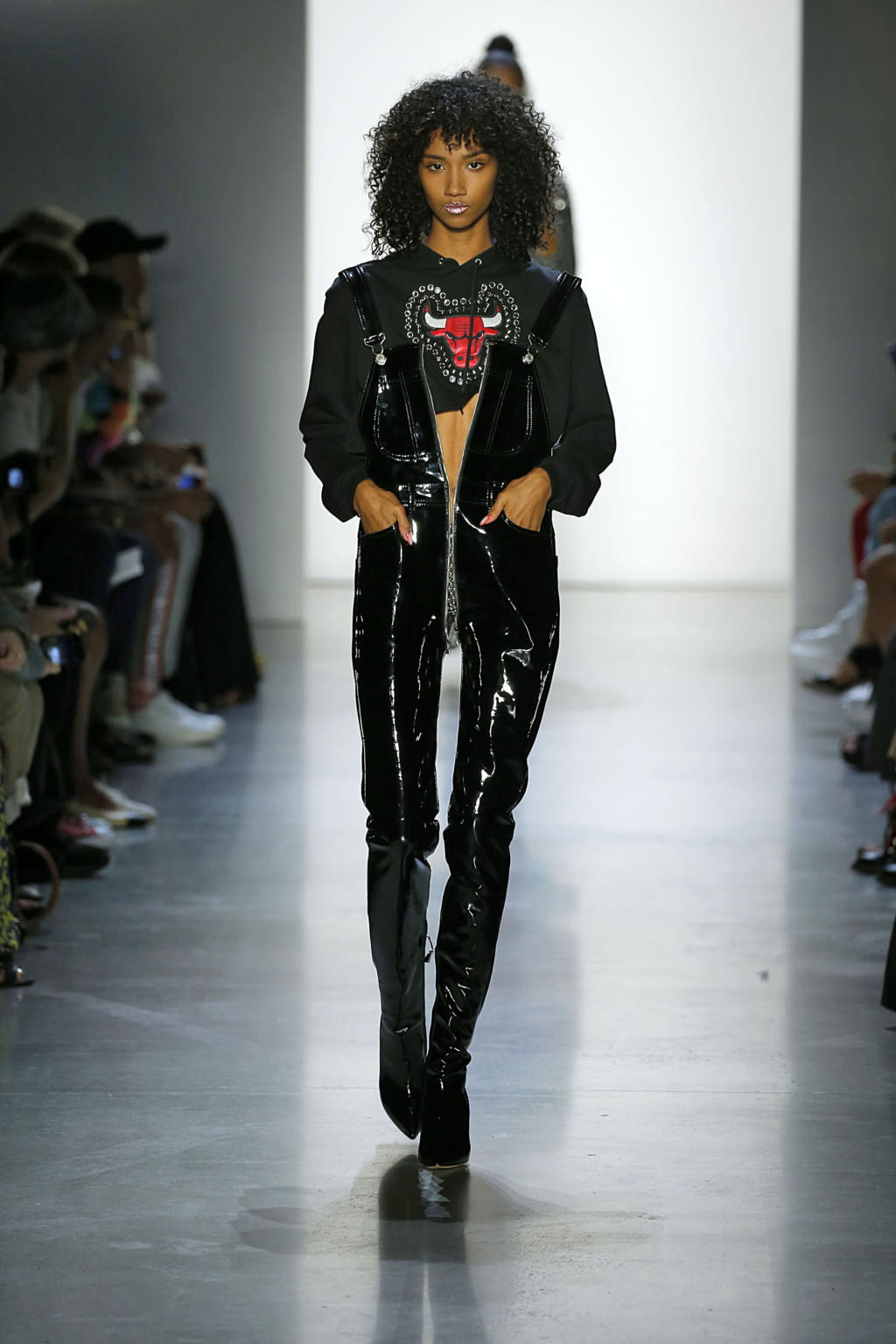 Fashion Week New York Spring/Summer 2019 look 46 from the Jeremy Scott collection 女装